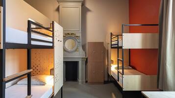 Standard-Vierbettzimmer, eigenes Bad (Bunk beds) | Kostenloses WLAN, Bettwäsche