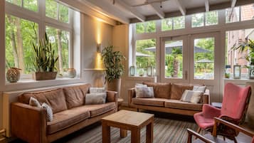 Lobby lounge