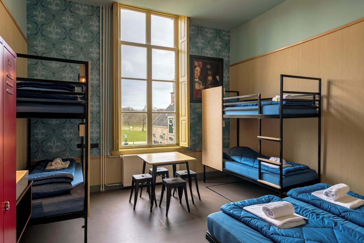 Chambre Familiale, salle de bains privée