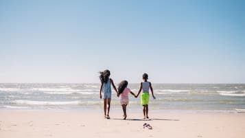 Una spiaggia nelle vicinanze