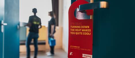 A red sign with text on a door handle.
