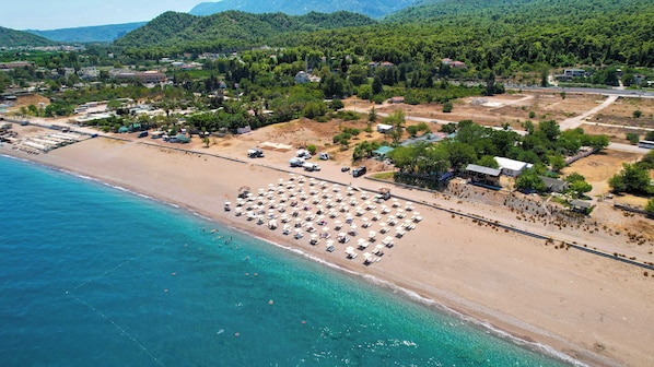 Private beach, free beach shuttle, sun-loungers, beach umbrellas