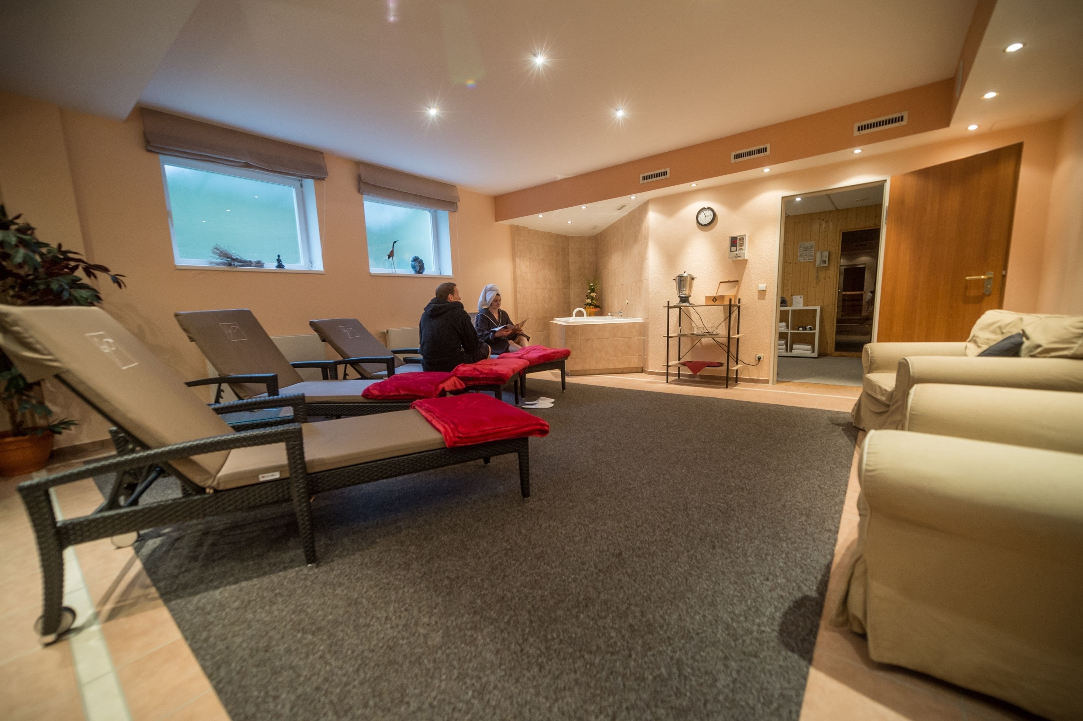 Een sauna, massagebehandelingen