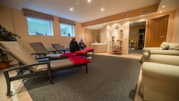 Een sauna, massagebehandelingen