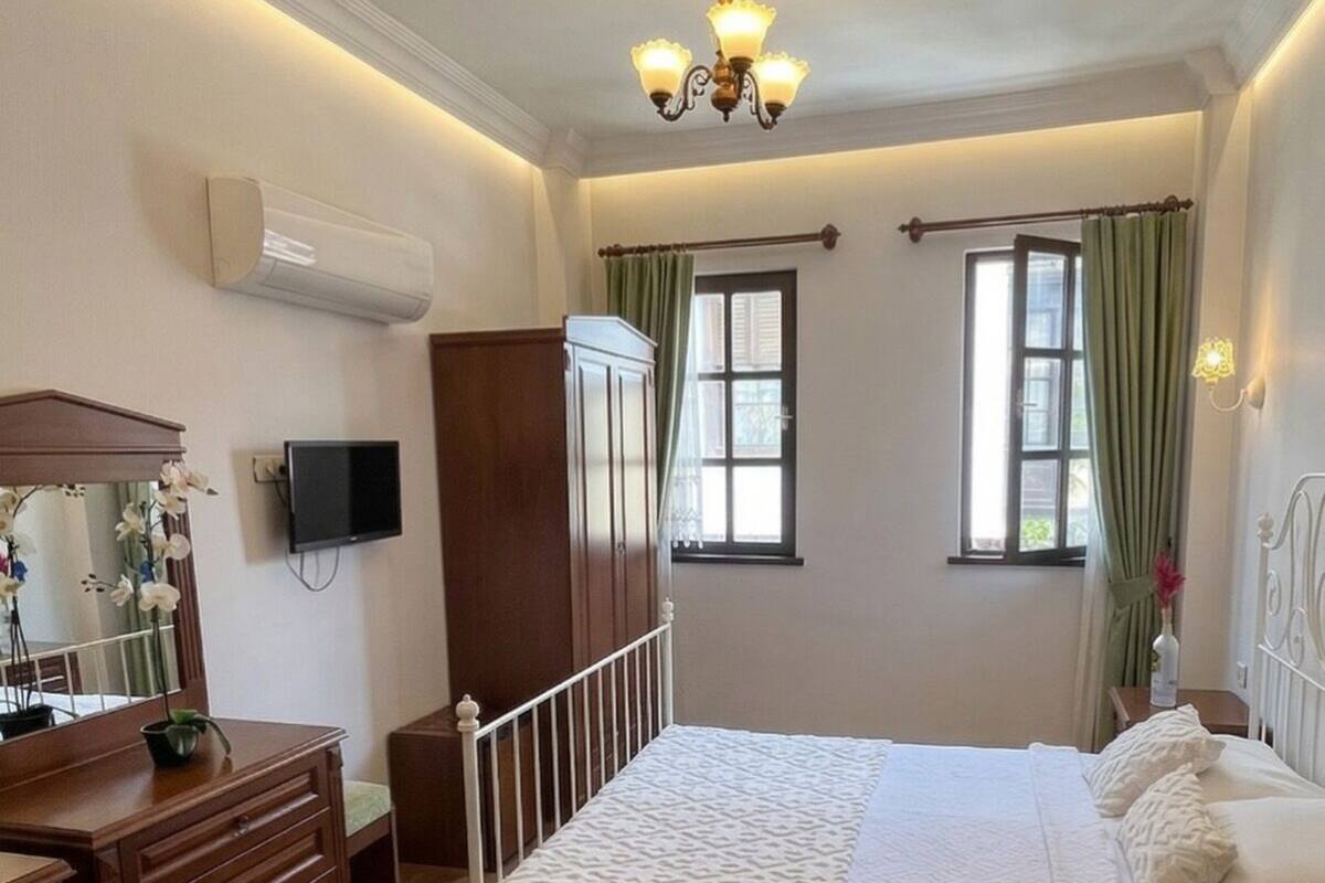 Superior Double Room | Premium bedding, minibar, in-room safe, laptop workspace
