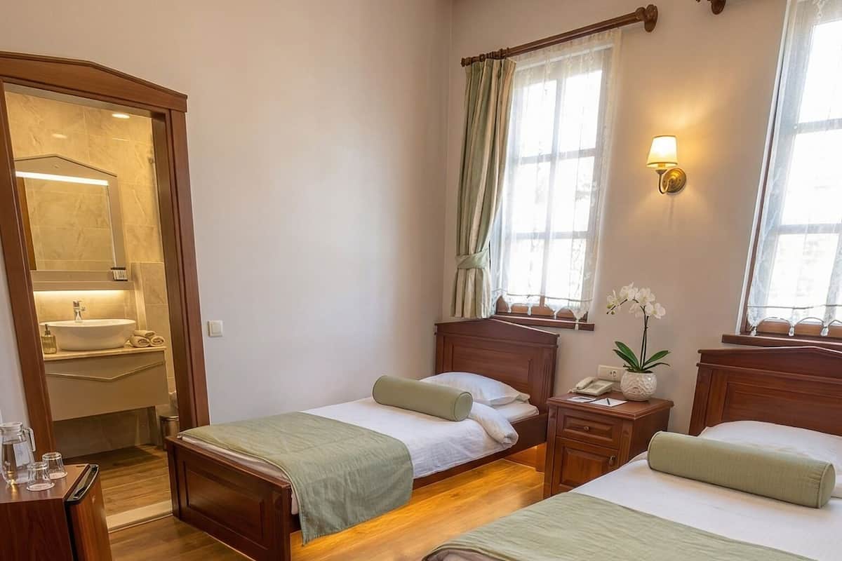 高級寝具、ミニバー、セーフティボックス (室内)、ノートパソコン用作業スペース