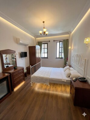 Superior Double Room | Premium bedding, minibar, in-room safe, laptop workspace - Kaleiçi Hotel (Antalya)