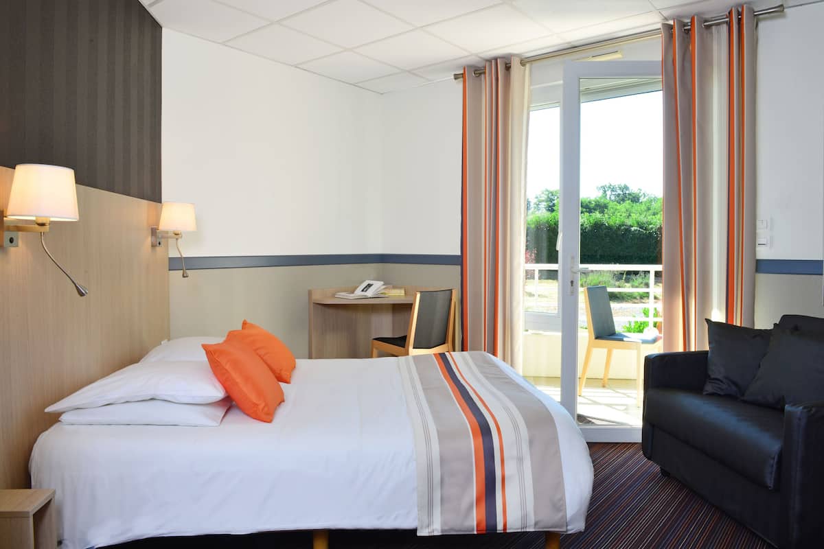 Superior Double Room, Garden View | Desk, free WiFi