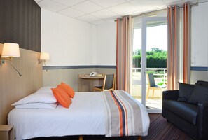 Superior Double Room, Garden View | Desk, free WiFi