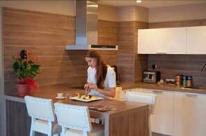 2 Bedrooms Apartment with Kitchen | Private kitchen | Electric kettle - Taba Luxury Suites (Istanbul)
