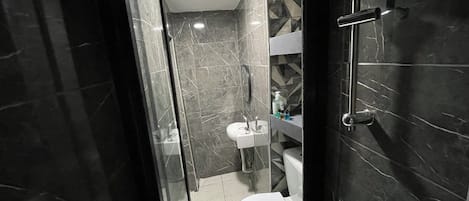 Family Room | Bathroom