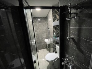 Family Room | Bathroom