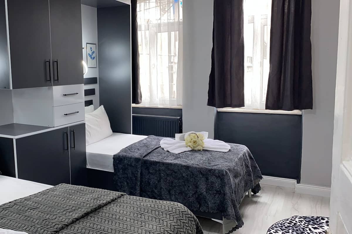 Family Room | In-room safe, free WiFi