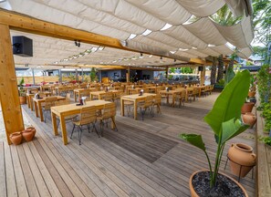 2 restauranter: frokost, lunsj og middag serveres