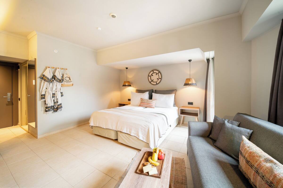 Studio, City View | In-room safe, desk, laptop workspace, blackout drapes