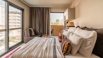 1 quarto, cofres nos quartos, escrivaninha