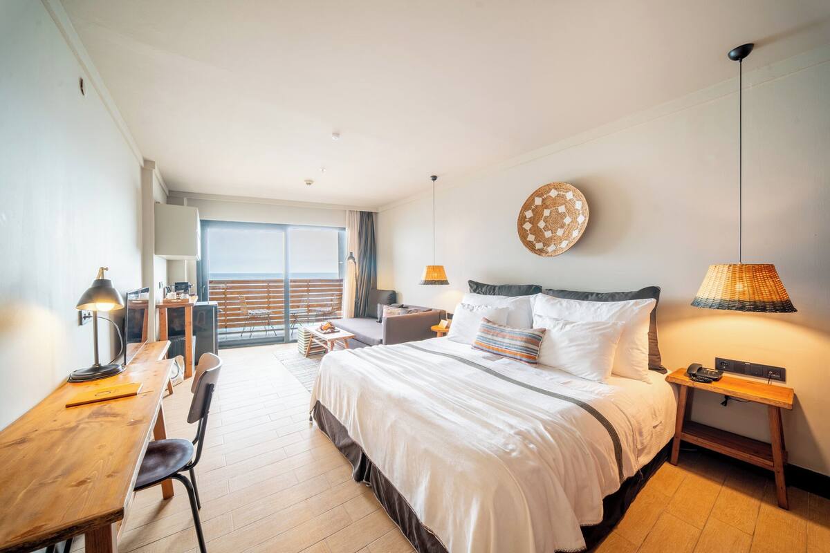Studio, Sea View | In-room safe, desk, laptop workspace, blackout drapes