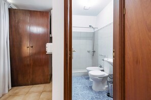 Apartment, Private Bathroom (Low budget) | Bathroom - Murças74 - Studio Apartments (Funchal)