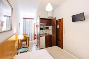 Apartment, Private Bathroom (Low budget) | Shared kitchen - Murças74 - Studio Apartments (Funchal)