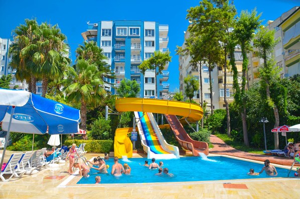 Máng trượt nước