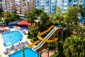 Seasonal outdoor pool, open 8:00 AM to 7:00 PM, pool umbrellas - Ark Suite Hotel (Alanya)