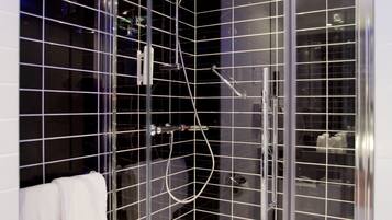 Allergikerbettwaren, Zimmersafe, Schreibtisch, schallisolierte Zimmer