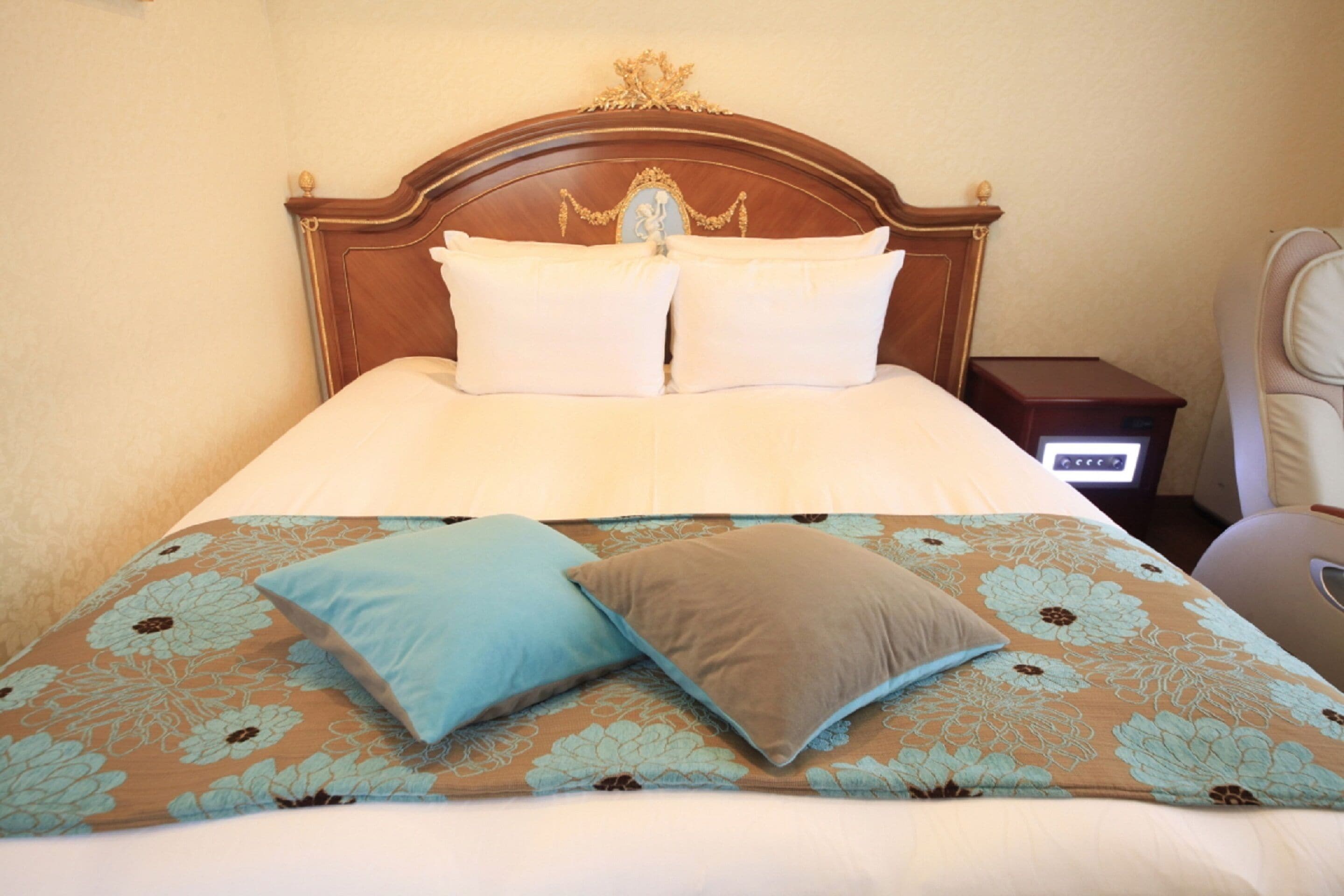 1 bedroom, blackout curtains, free wifi, bed sheets