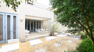 Daily full breakfast (JPY 1200 per person)