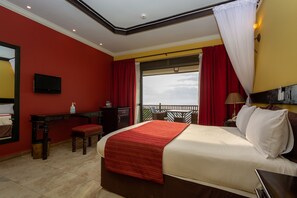 Sengetøy av topp kvalitet, safe på rommet og skrivebord