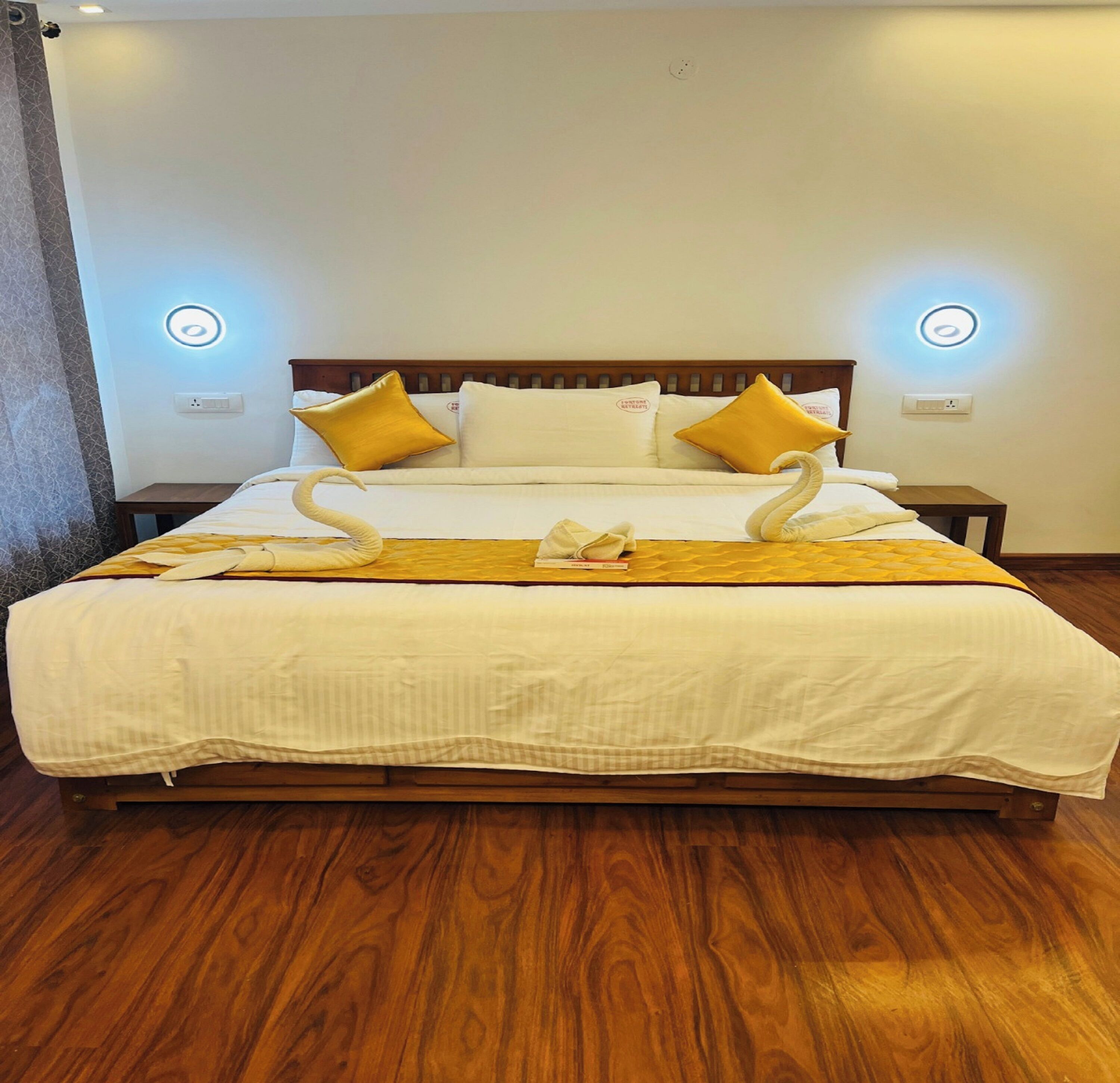 Hypo-allergenic bedding, desk, bed sheets