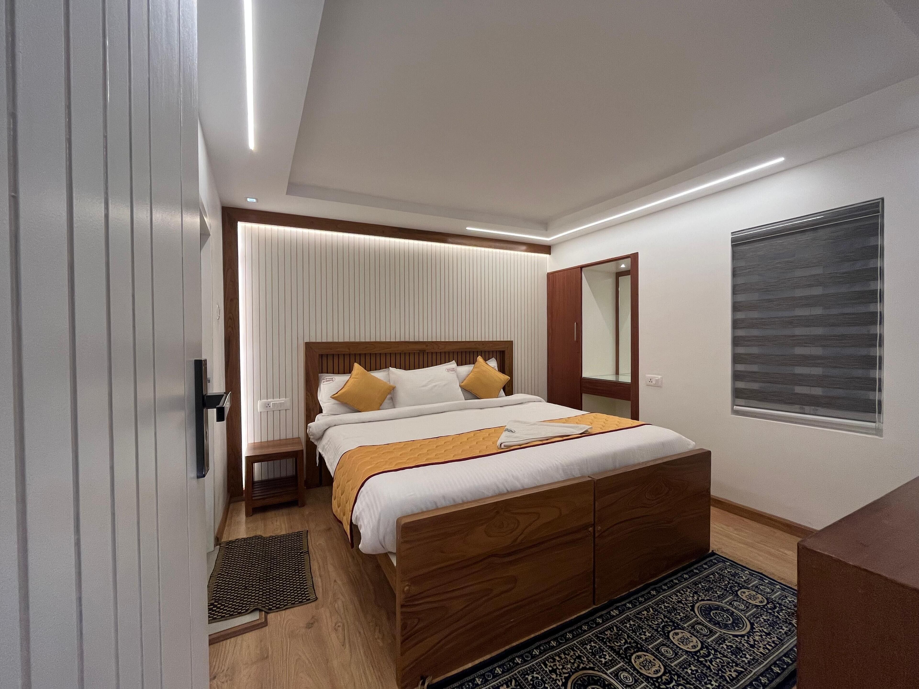 Executive Double Room | Hypo-allergenic bedding, desk, bed sheets