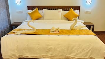 Kahden hengen executive-huone | Allergiatestatut vuodevaatteet, työpöytä, vuodevaatteet