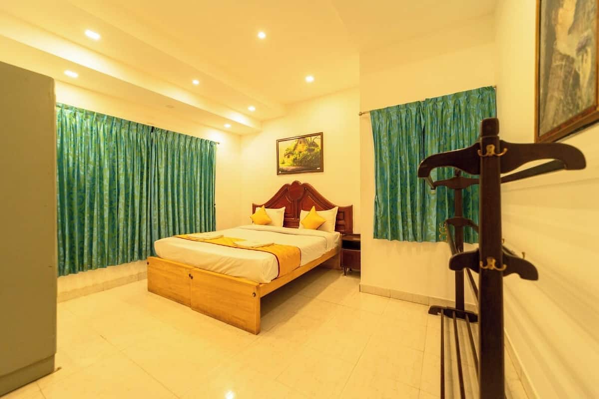 Deluxe Cottage | Hypo-allergenic bedding, desk, bed sheets