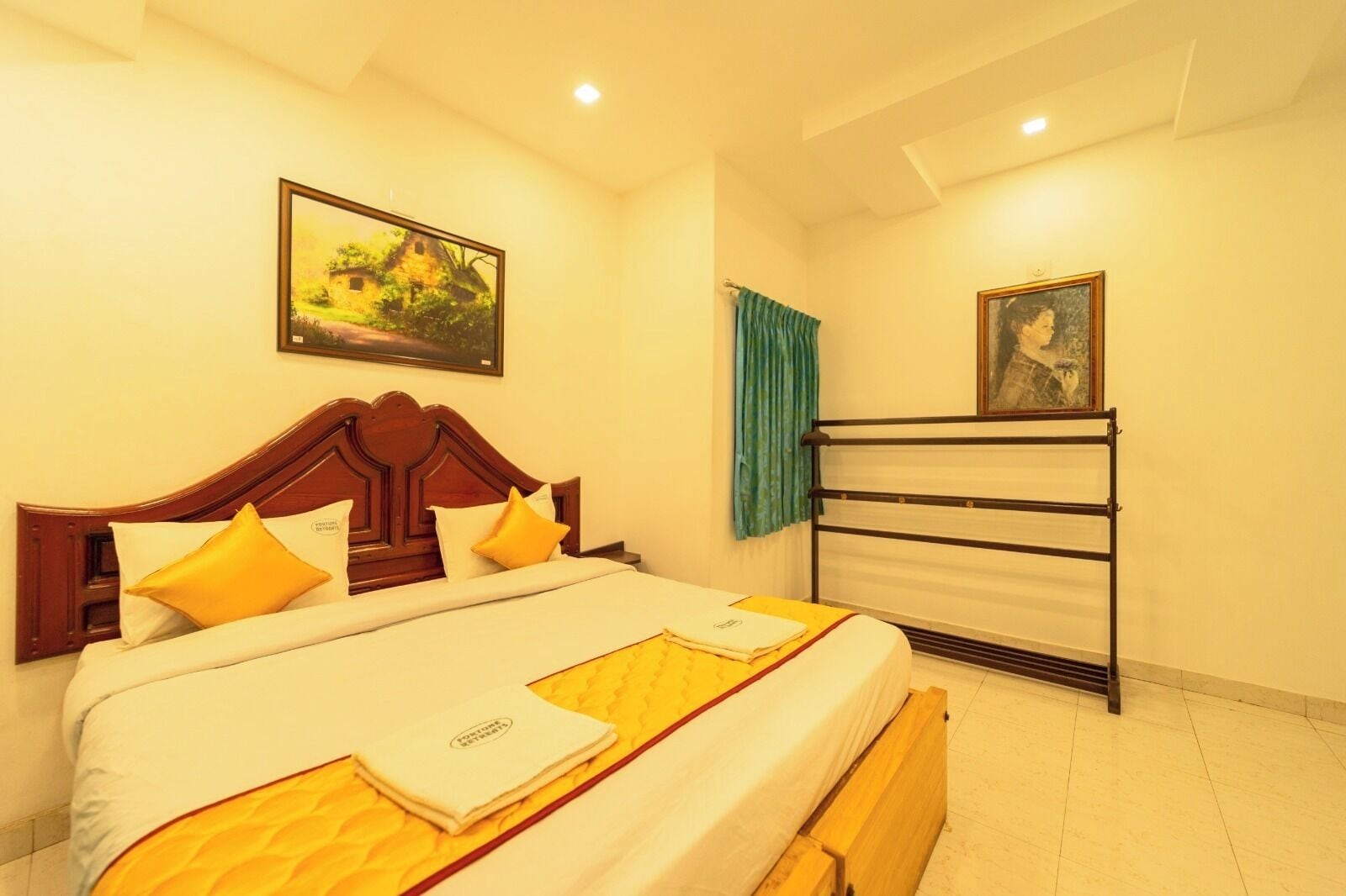 디럭스 더블룸 | 저자극성 침구, 책상, 침대 시트