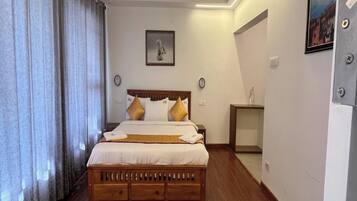 Hypo-allergenic bedding, desk, bed sheets