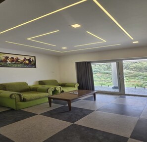 Executive Double Room | Hypo-allergenic bedding, desk, bed sheets - Fortune Retreats (Ootacamund)