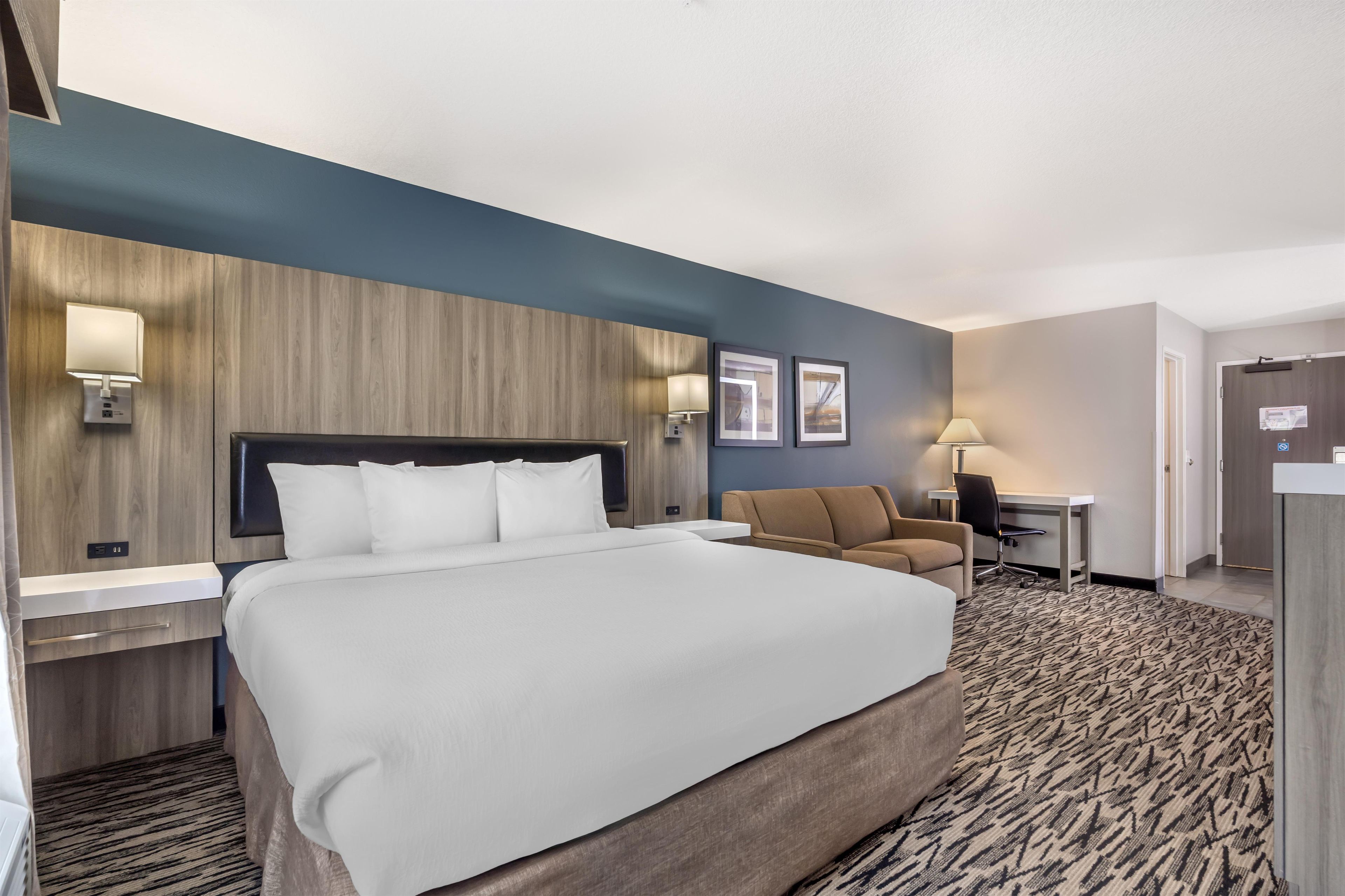 Suite, Multiple Beds, Non Smoking, Refrigerator & Microwave | Iron/ironing board, bed sheets