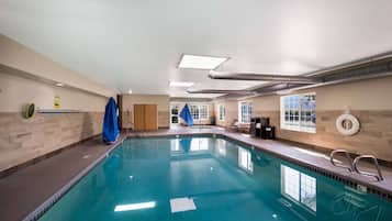 Indoor pool, pool loungers