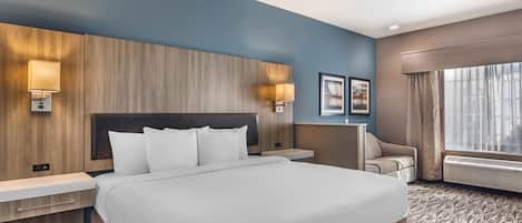 Standard Room, 1 King Bed, Accessible, Bathtub | Iron/ironing board, bed sheets