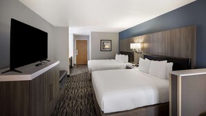 A hotel room with two beds, a flat-screen TV, a desk, and a lamp. - Best Western Plus Mountain View Auburn Inn (Auburn)