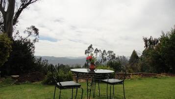 Lunch and dinner served