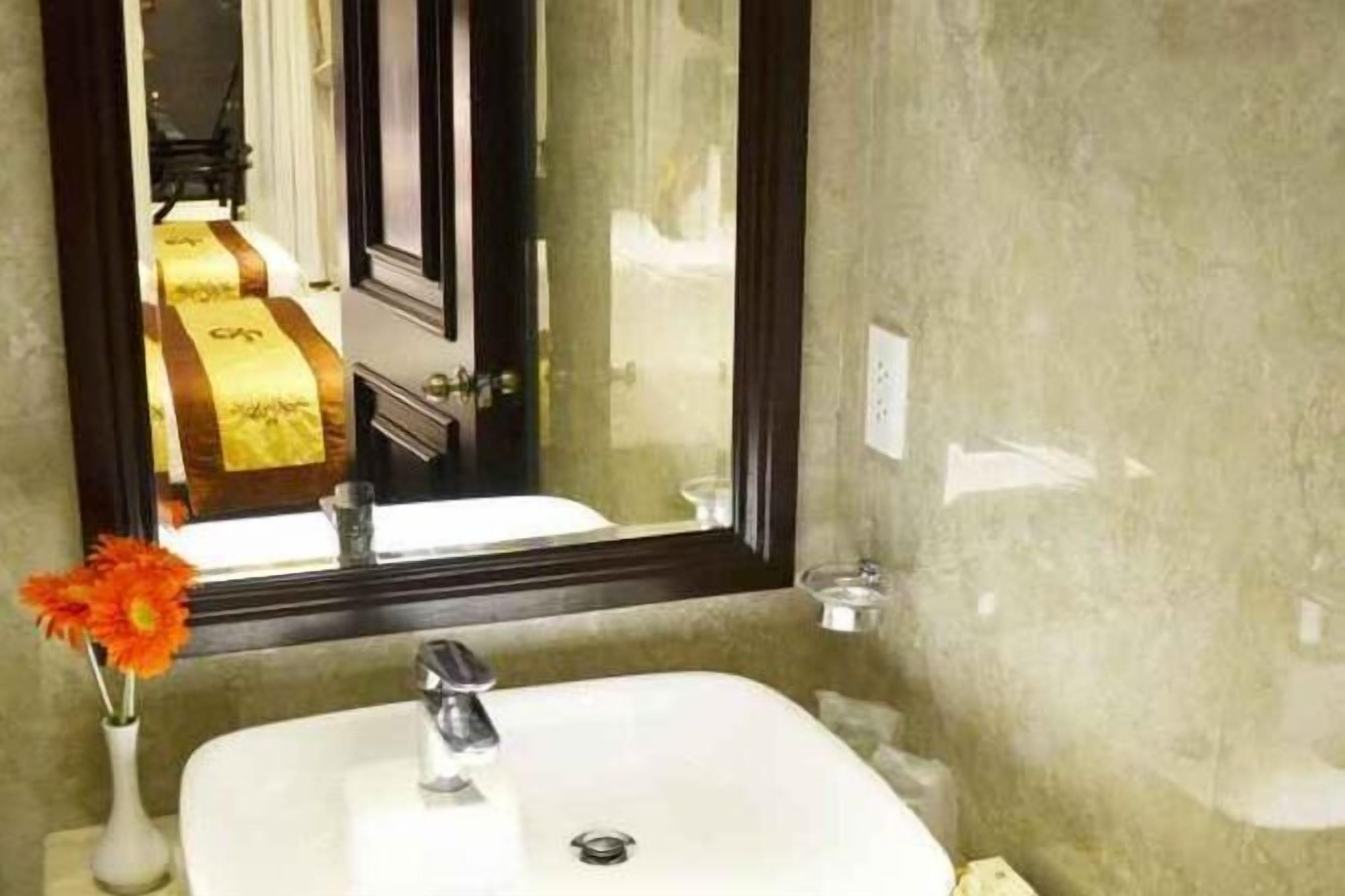 Đồ dùng nhà tắm miễn phí, máy sấy tóc, dép đi trong nhà 