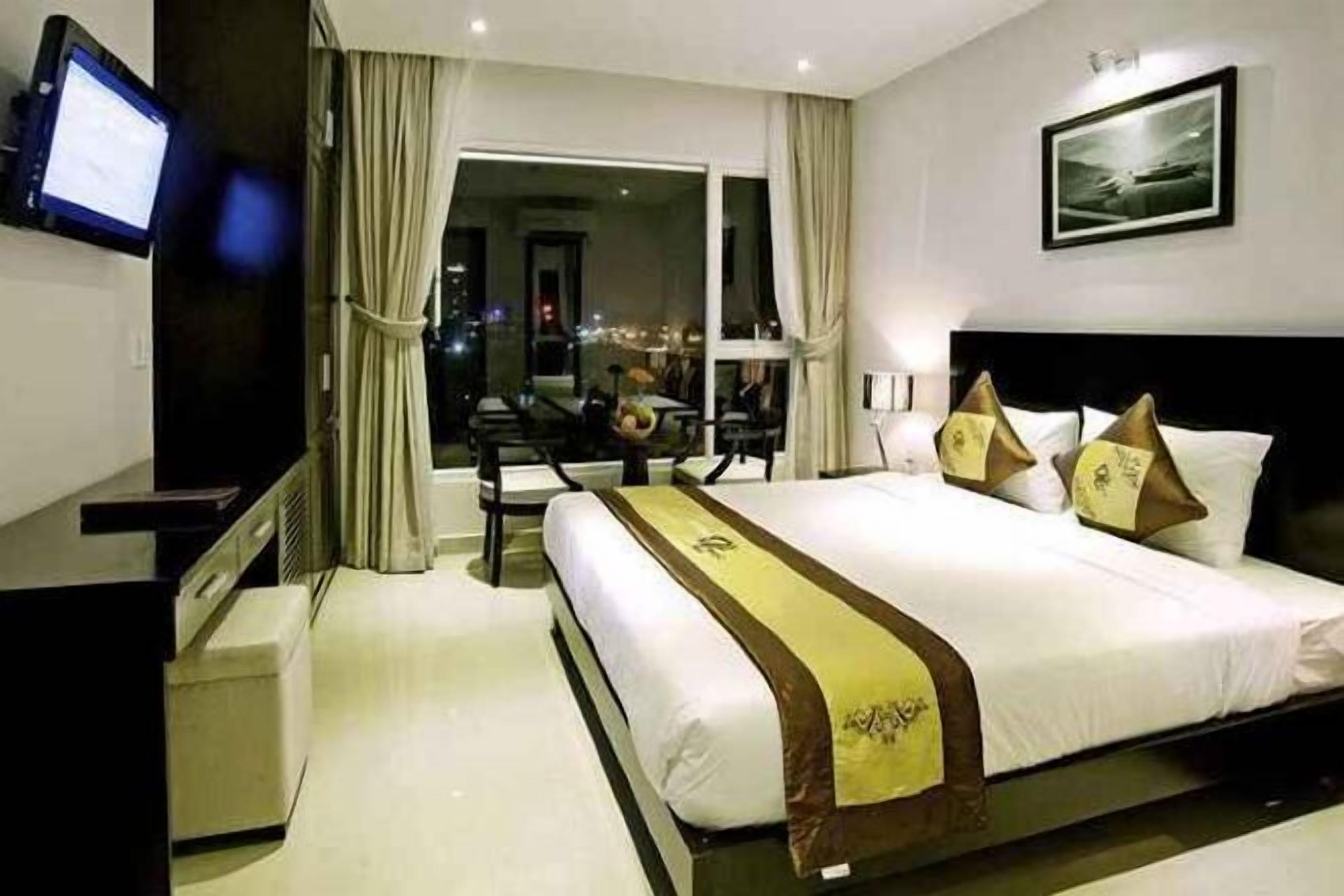 Minibar, bàn, phòng cách âm, truy cập Internet không dây miễn phí 