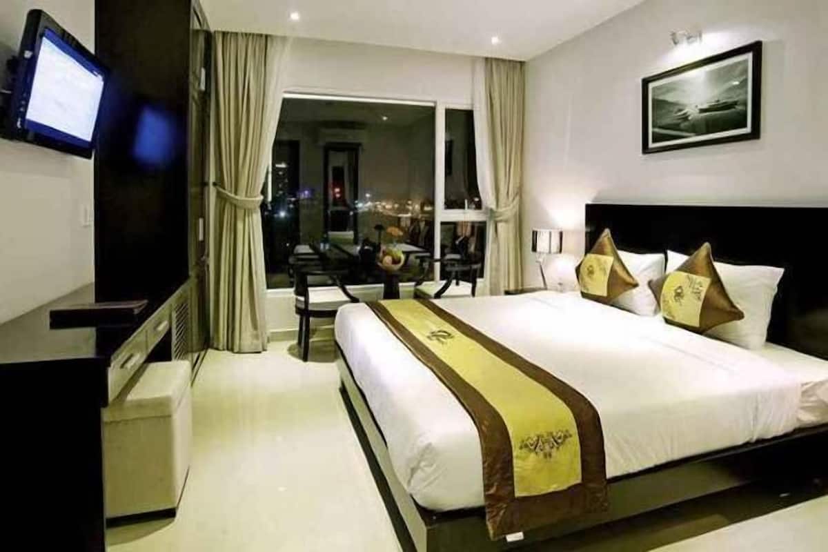 1 bedroom, minibar, desk, soundproofing