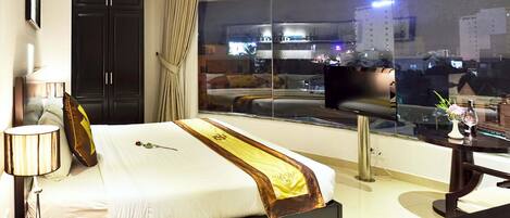 Minibar, desk, soundproofing, free WiFi