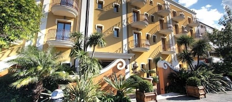 Fachada de la propiedad