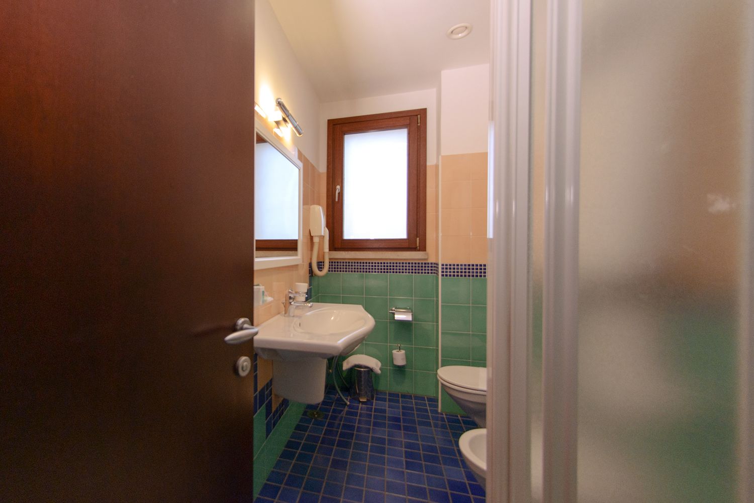 shower, free toiletries, hair dryer, bathrobes