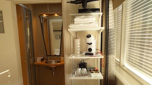 1 Schlafzimmer, hochwertige Bettwaren, kostenloses WLAN, Bettwäsche