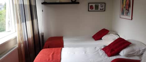 Habitación económica, 2 camas individuales, para no fumadores | 1 habitación, ropa de cama de alta calidad, wifi gratis y ropa de cama