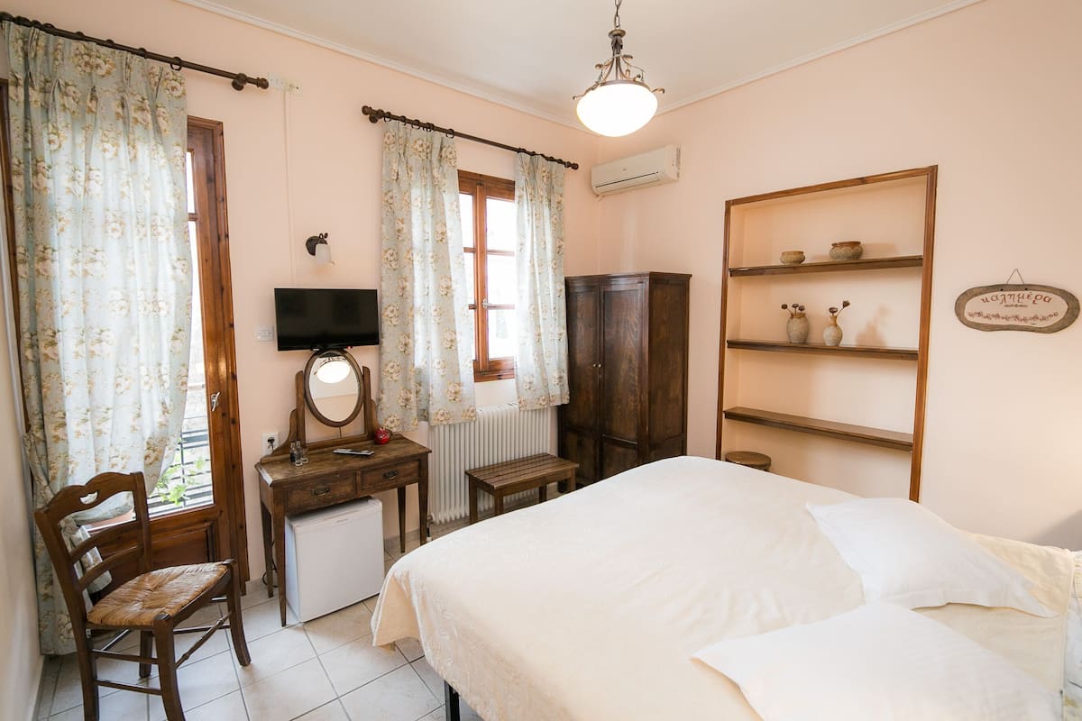Egyptian cotton sheets, down duvets, in-room safe